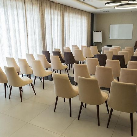 Hotel Ideo Lux Ni Екстериор снимка