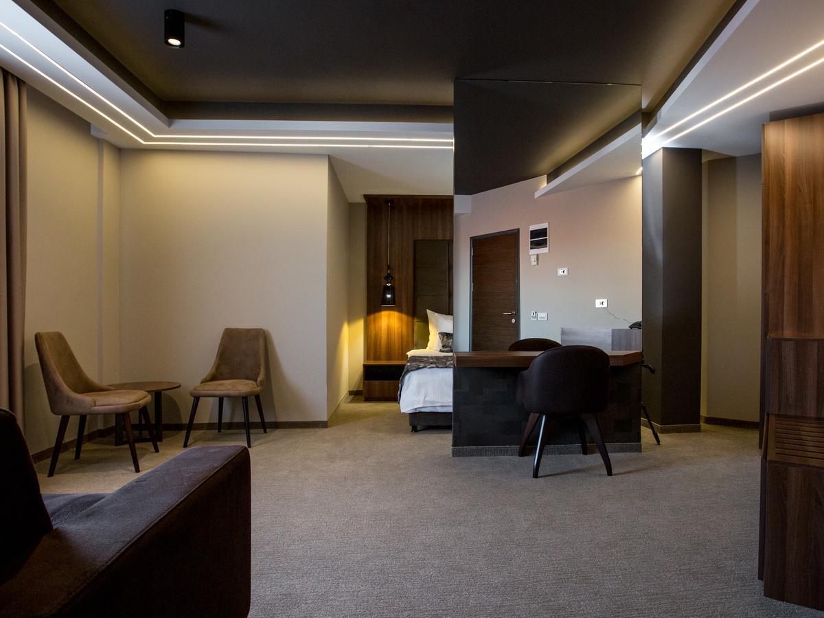 Hotel Ideo Lux Ni Екстериор снимка