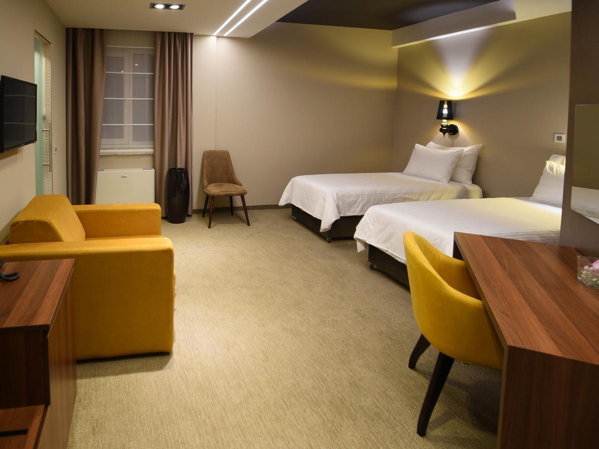 Hotel Ideo Lux Ni Екстериор снимка