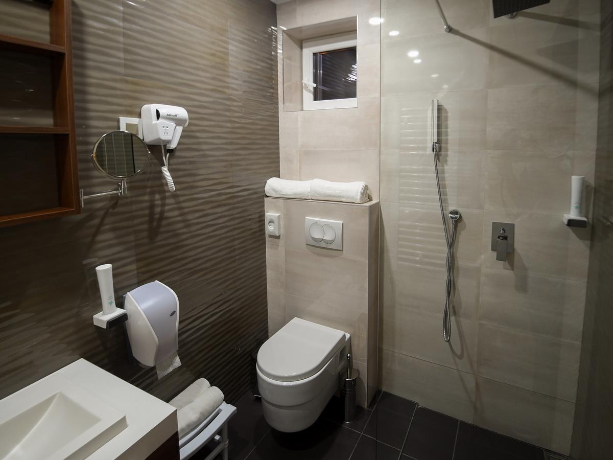 Hotel Ideo Lux Ni Екстериор снимка