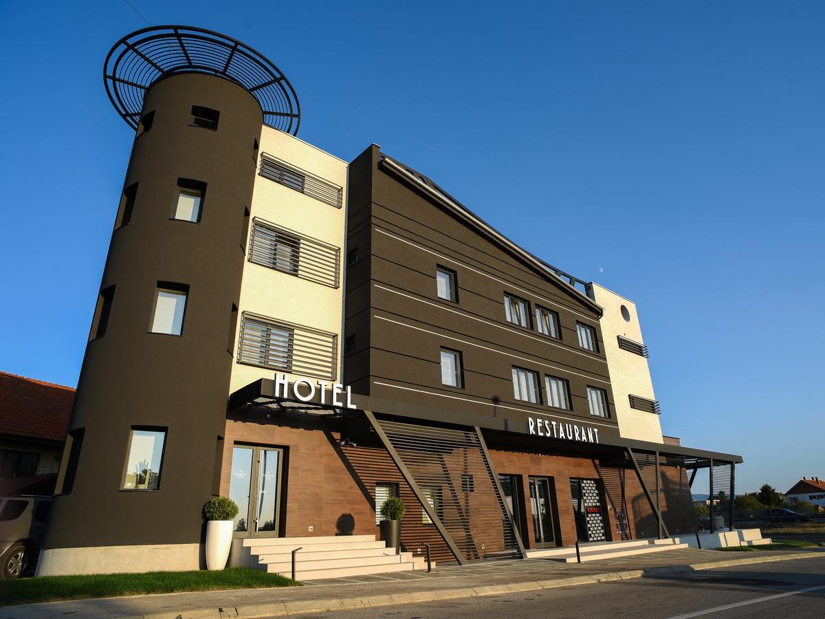 Hotel Ideo Lux Ni Екстериор снимка