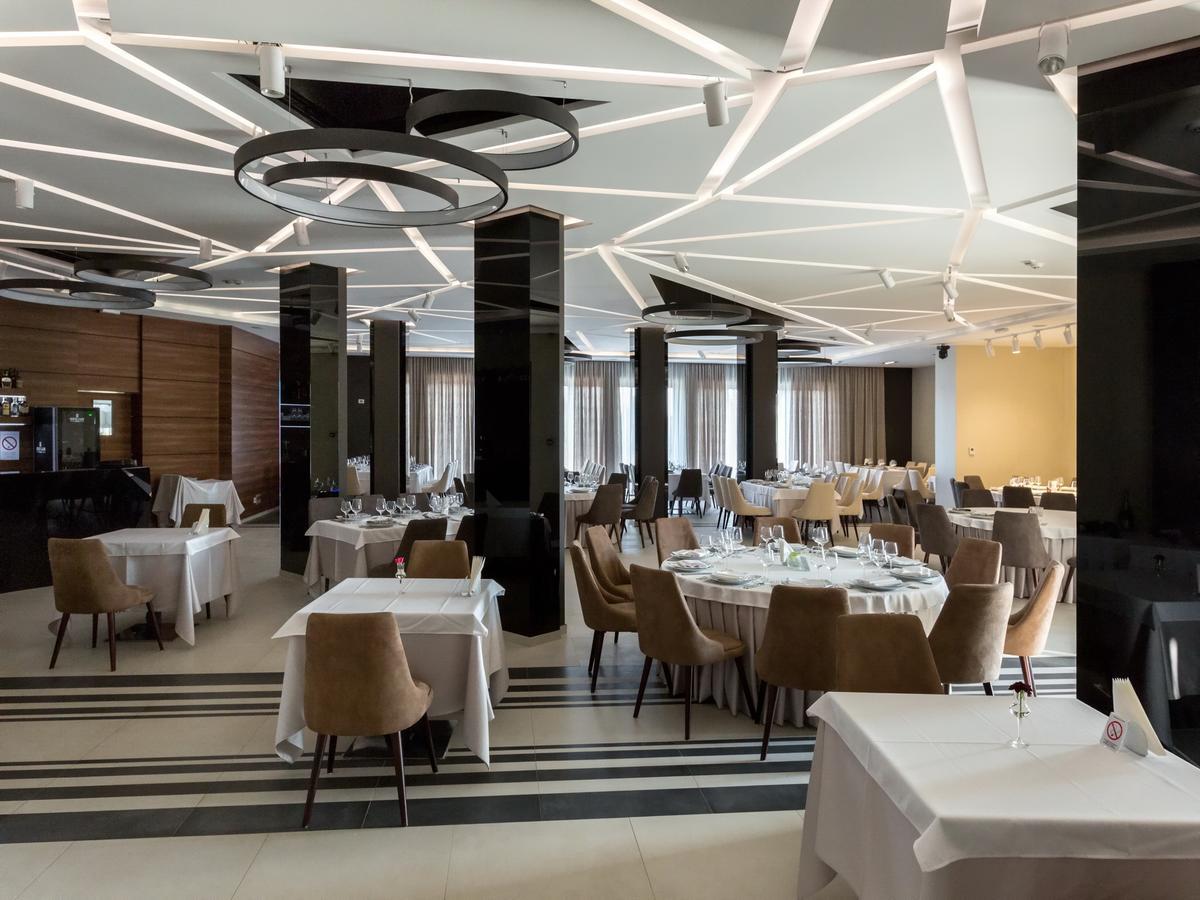 Hotel Ideo Lux Ni Екстериор снимка