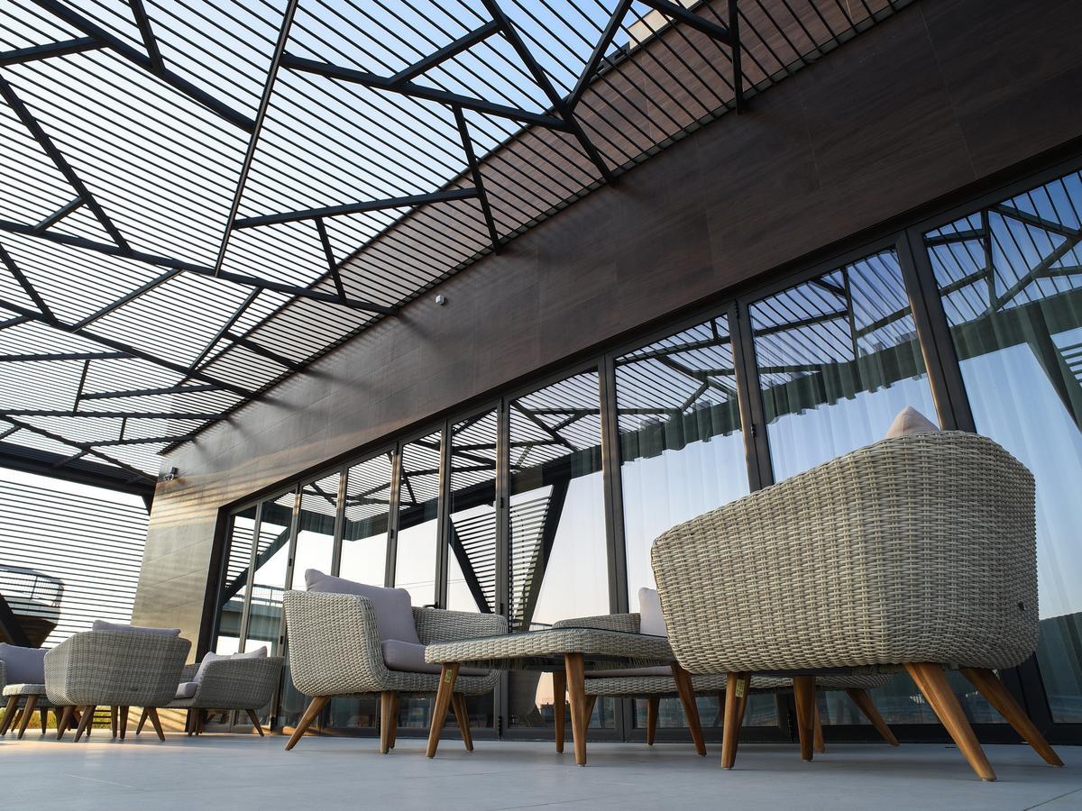 Hotel Ideo Lux Ni Екстериор снимка
