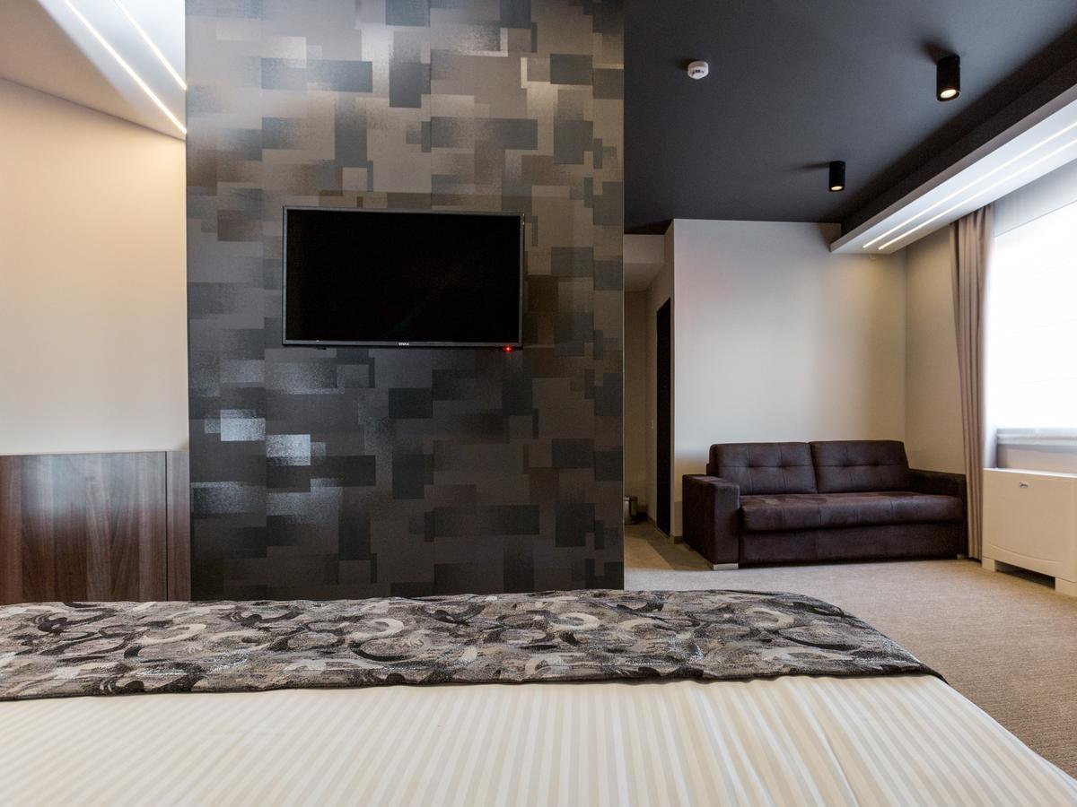 Hotel Ideo Lux Ni Екстериор снимка