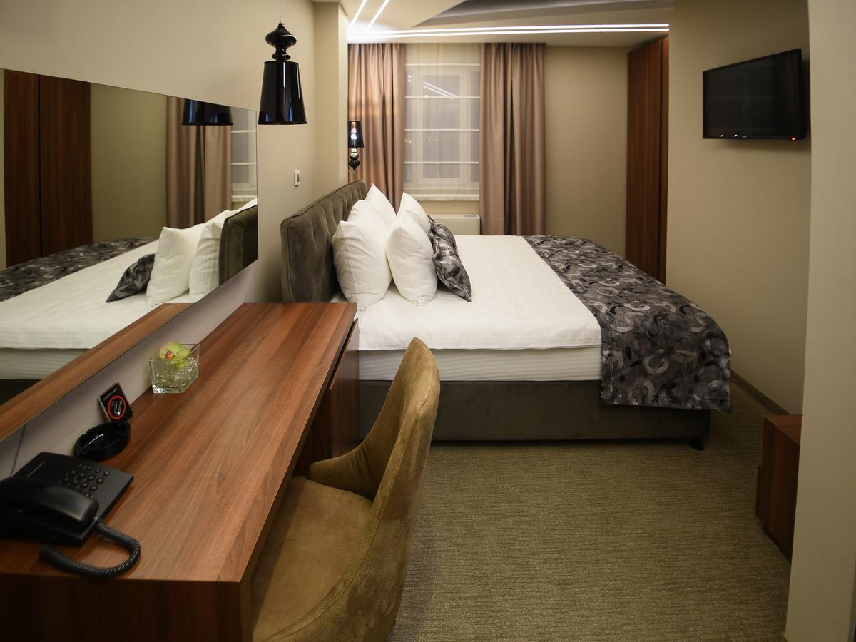 Hotel Ideo Lux Ni Екстериор снимка