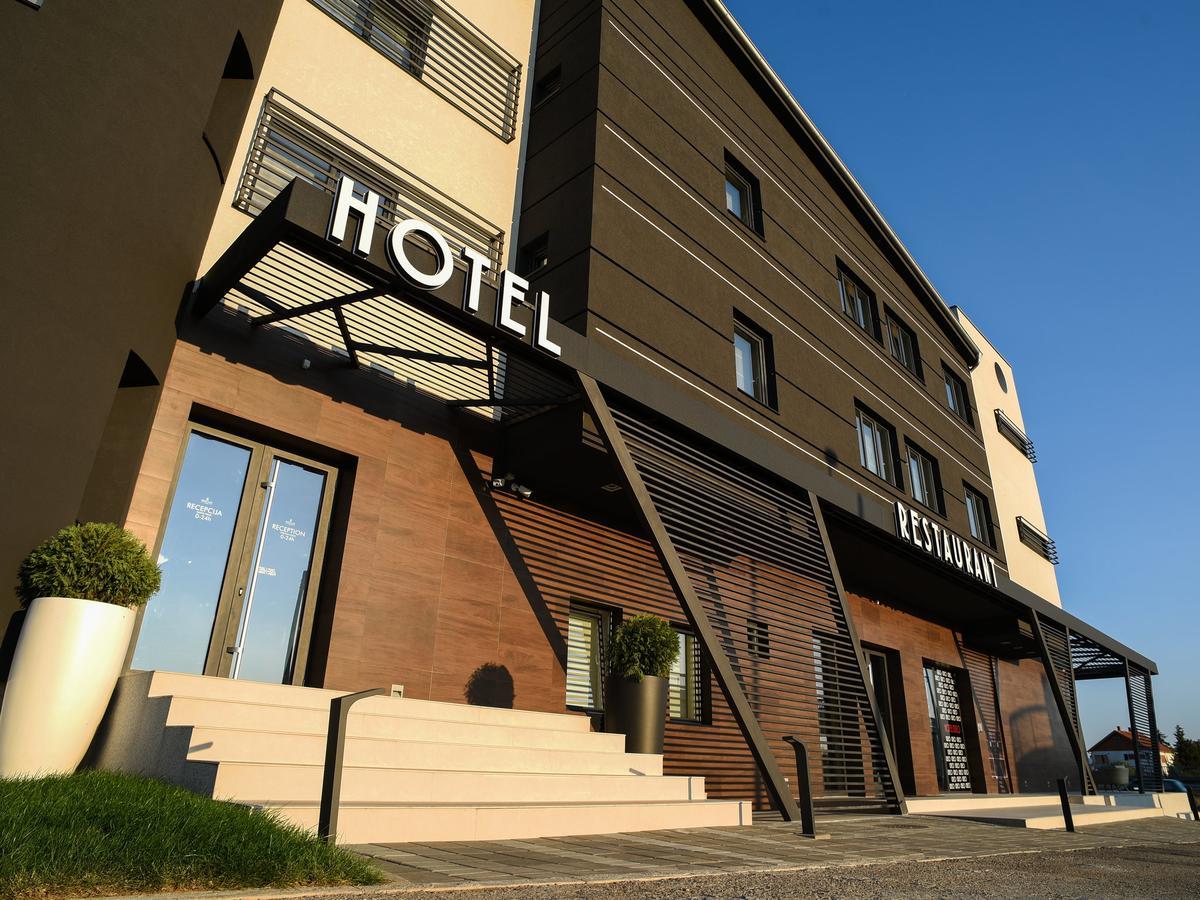 Hotel Ideo Lux Ni Екстериор снимка