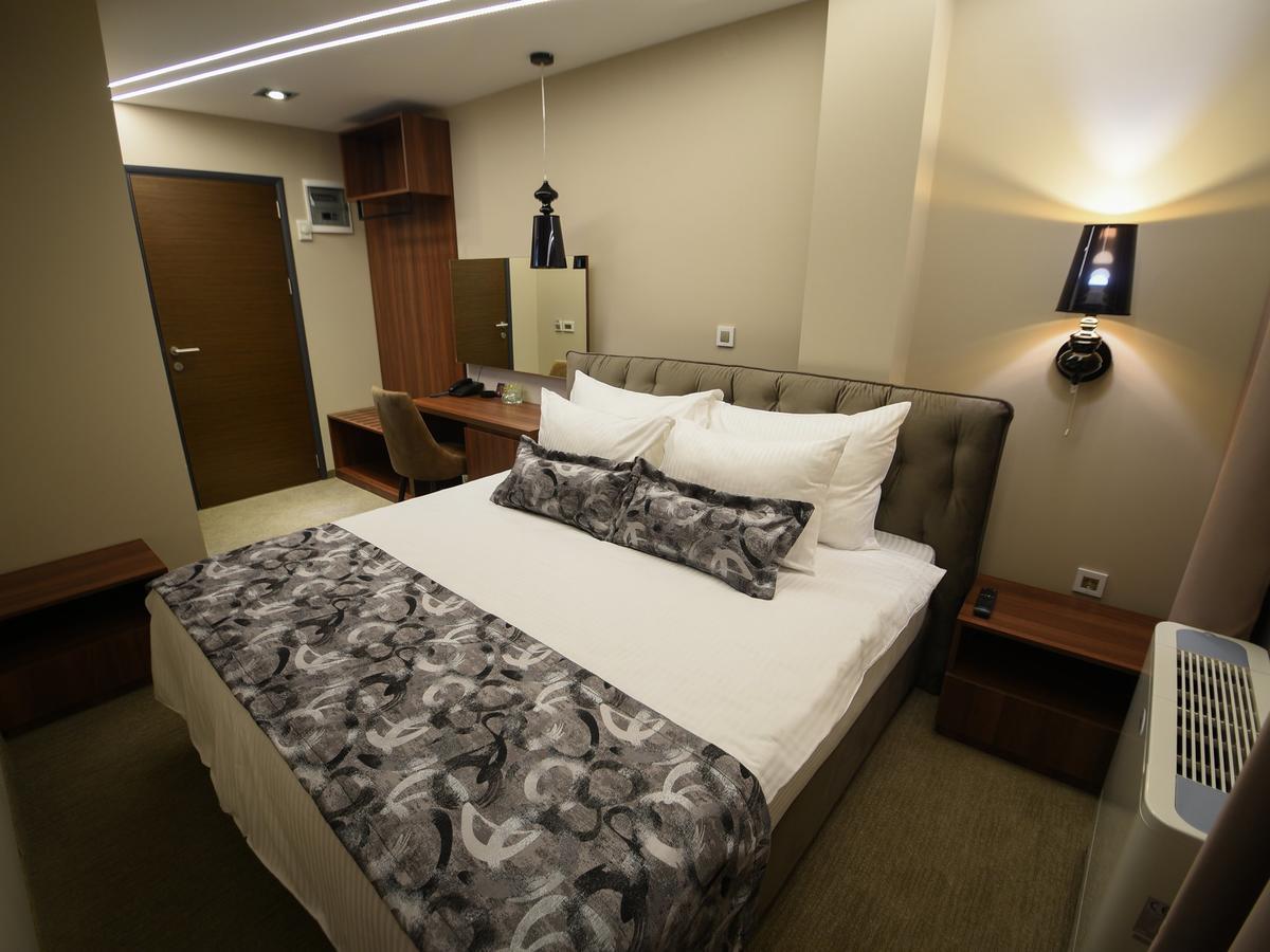 Hotel Ideo Lux Ni Екстериор снимка