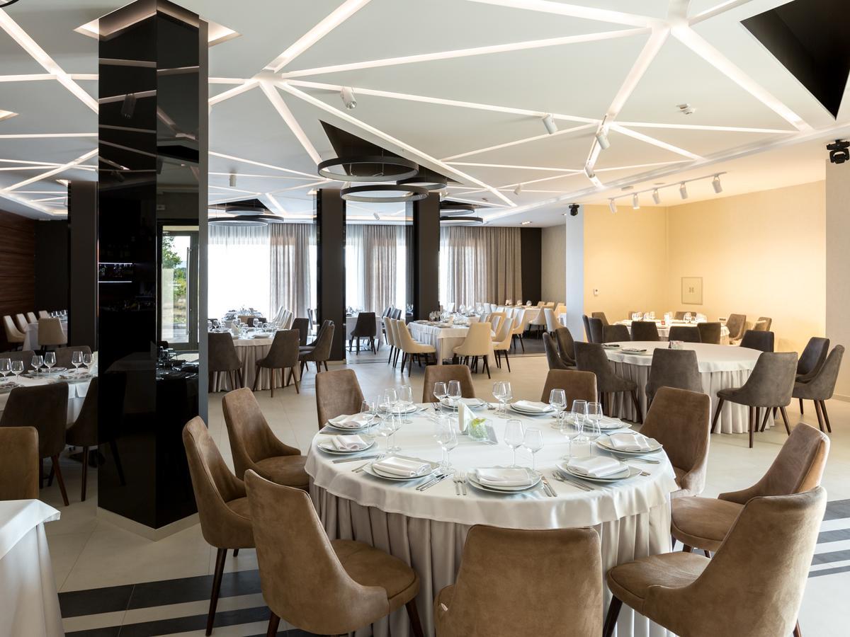 Hotel Ideo Lux Ni Екстериор снимка