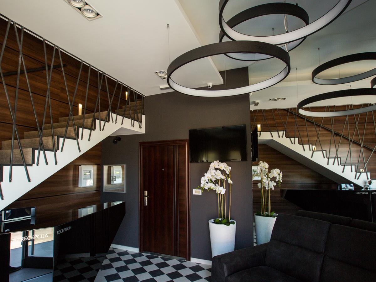 Hotel Ideo Lux Ni Екстериор снимка
