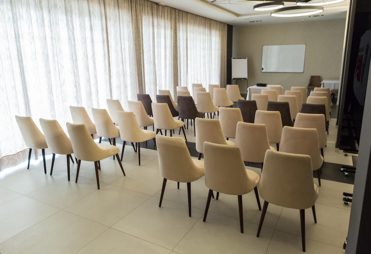 Hotel Ideo Lux Ni Екстериор снимка