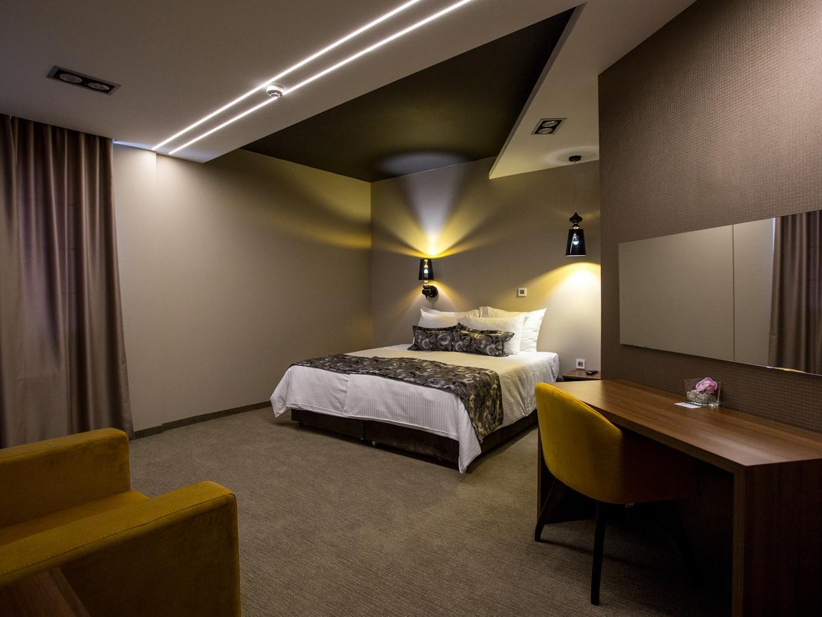 Hotel Ideo Lux Ni Екстериор снимка