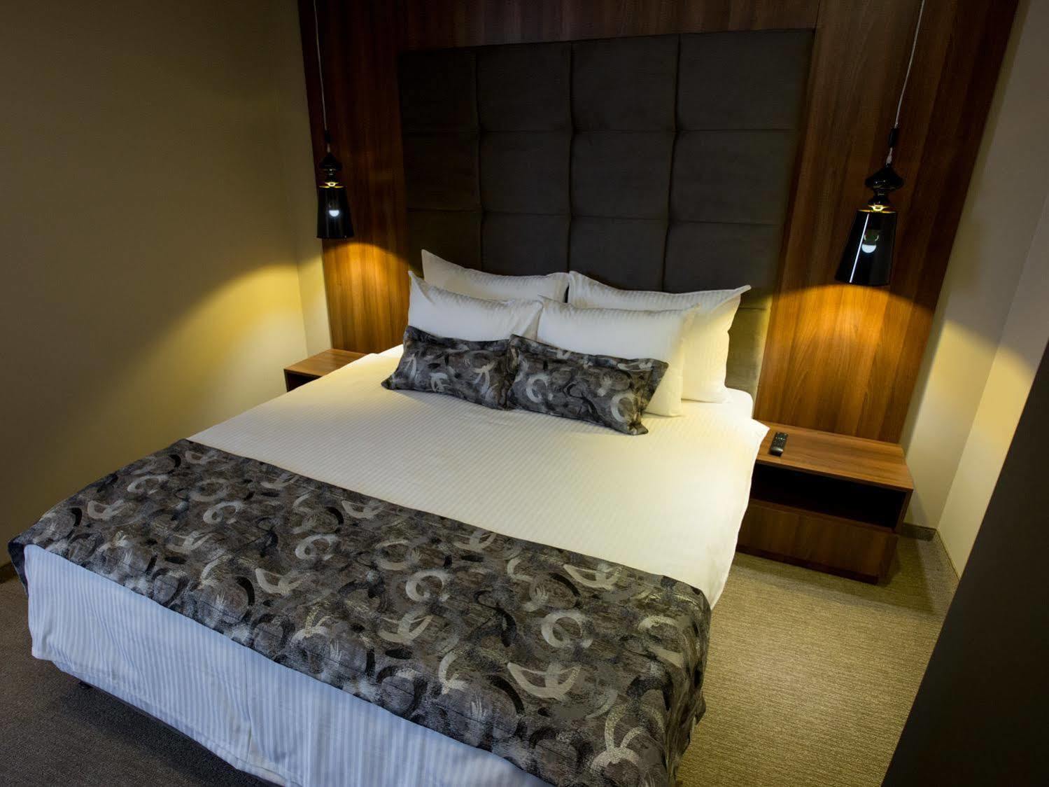 Hotel Ideo Lux Ni Екстериор снимка