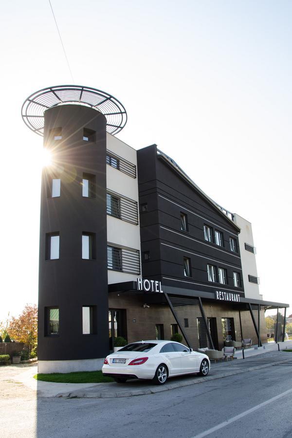 Hotel Ideo Lux Ni Екстериор снимка