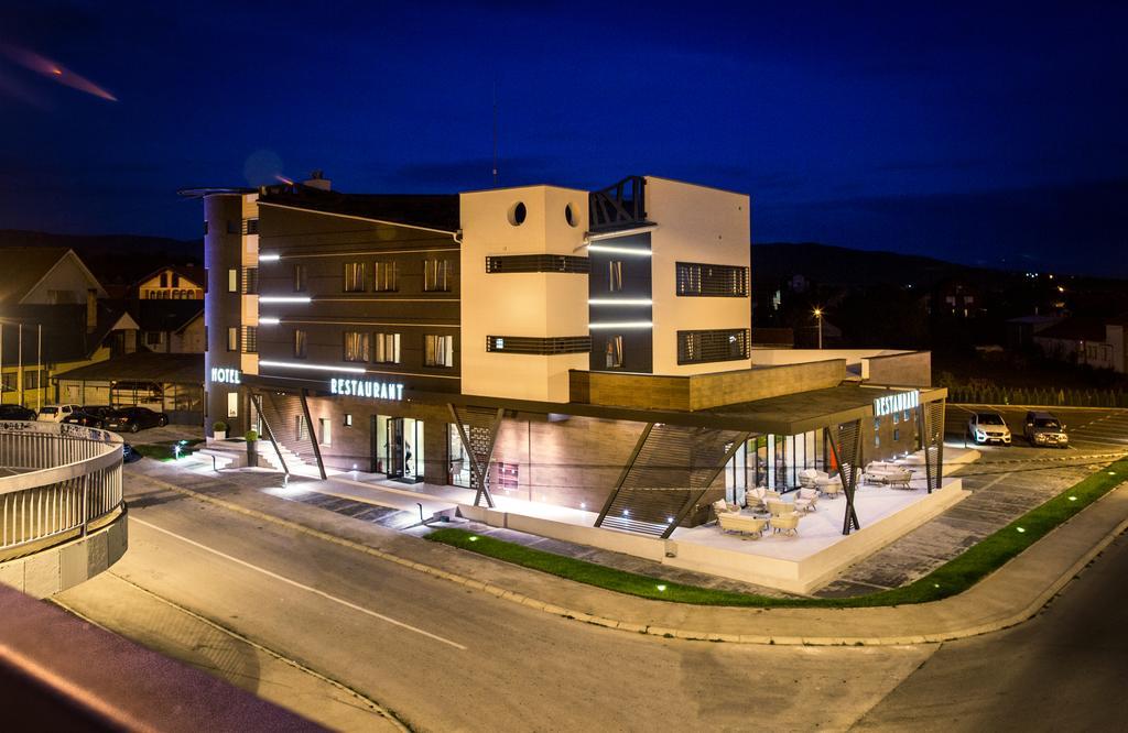 Hotel Ideo Lux Ni Екстериор снимка