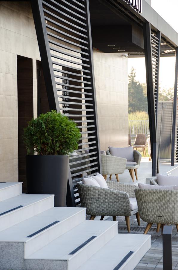 Hotel Ideo Lux Ni Екстериор снимка