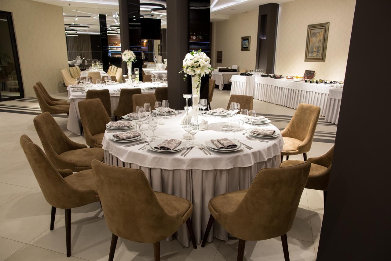 Hotel Ideo Lux Ni Екстериор снимка
