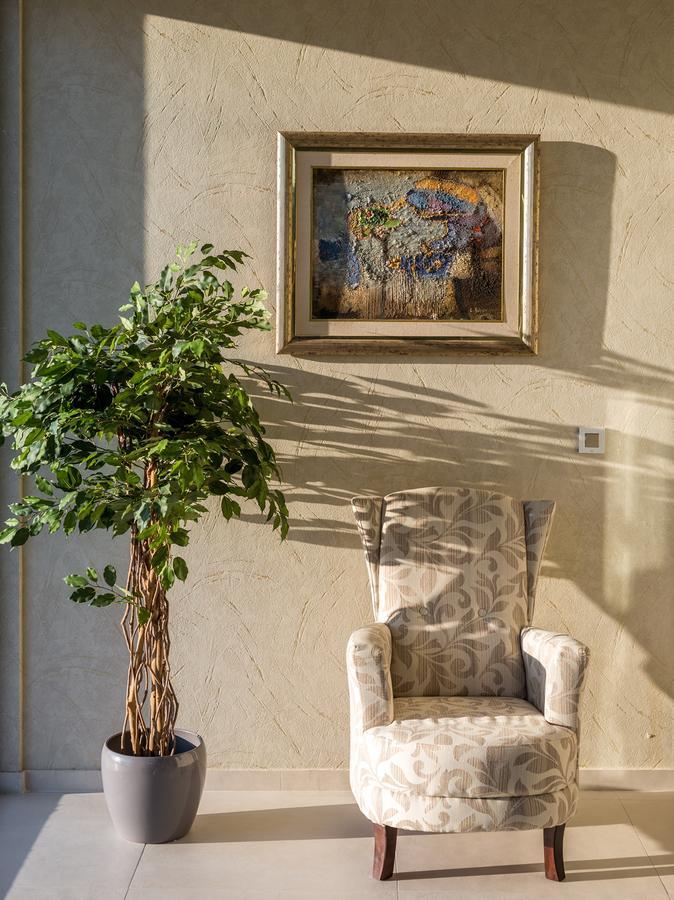 Hotel Ideo Lux Ni Екстериор снимка